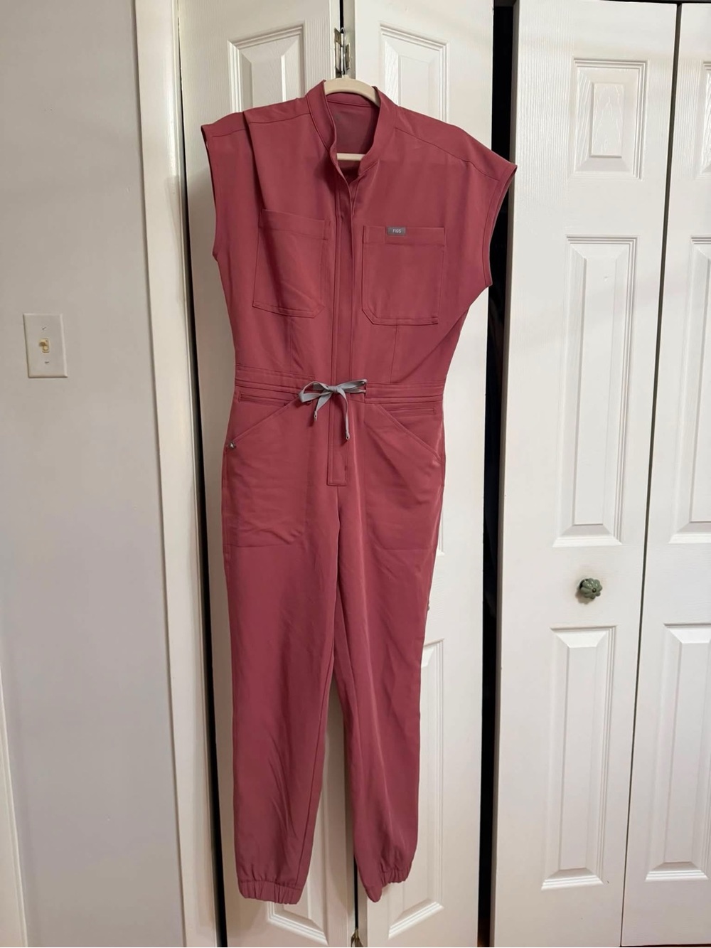 Figs Women’s Sleeveless Utility Jumpsuit in Dusty Rose - XS Petite